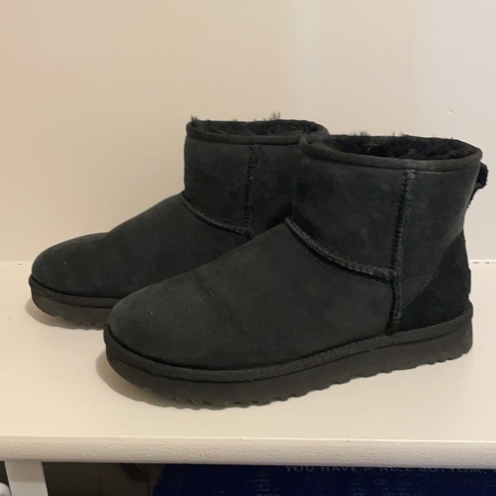 Black mini uggs